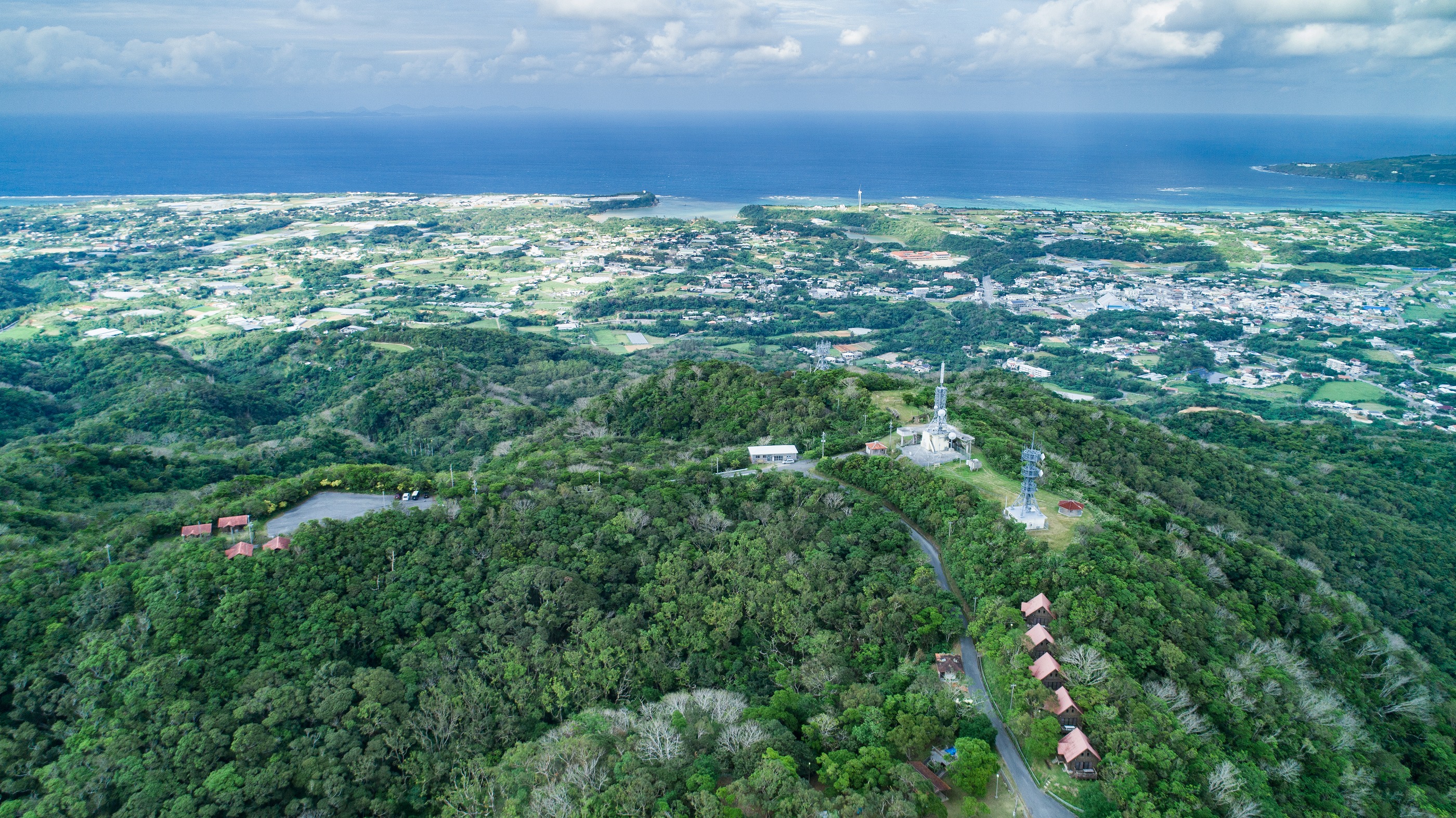 空中撮影による今帰仁村乙羽岳森林公園の鳥観図 The Bird View Of Oppadake Forest Park Nakijin 乙羽岳森林公園キャンプ バンガロー